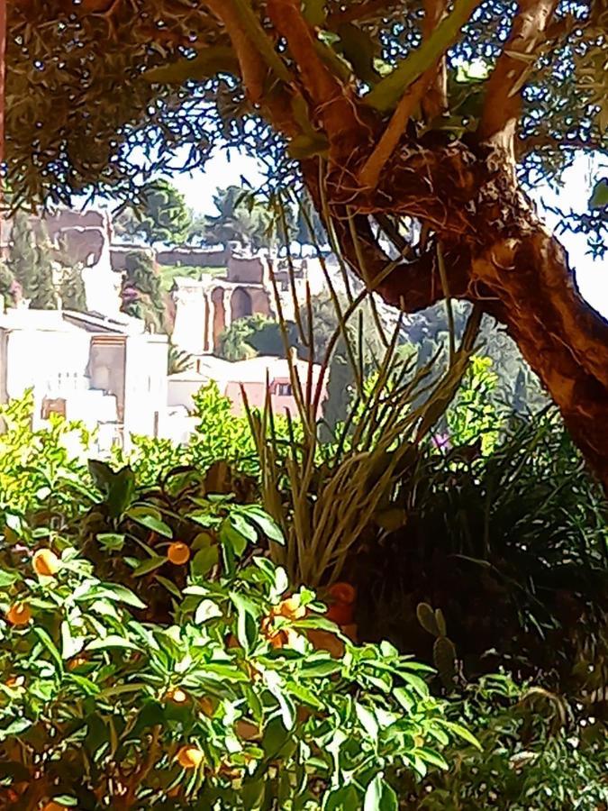 タオルミーナ Rocca Castello Bed & Breakfast エクステリア 写真