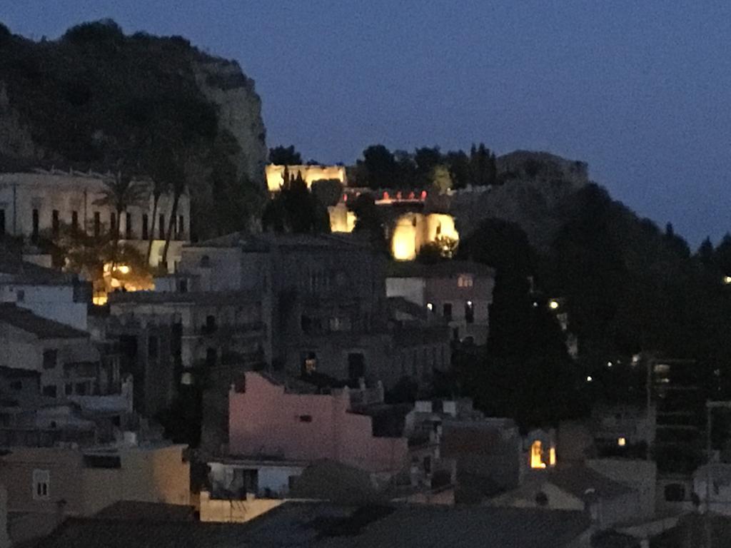 タオルミーナ Rocca Castello Bed & Breakfast エクステリア 写真