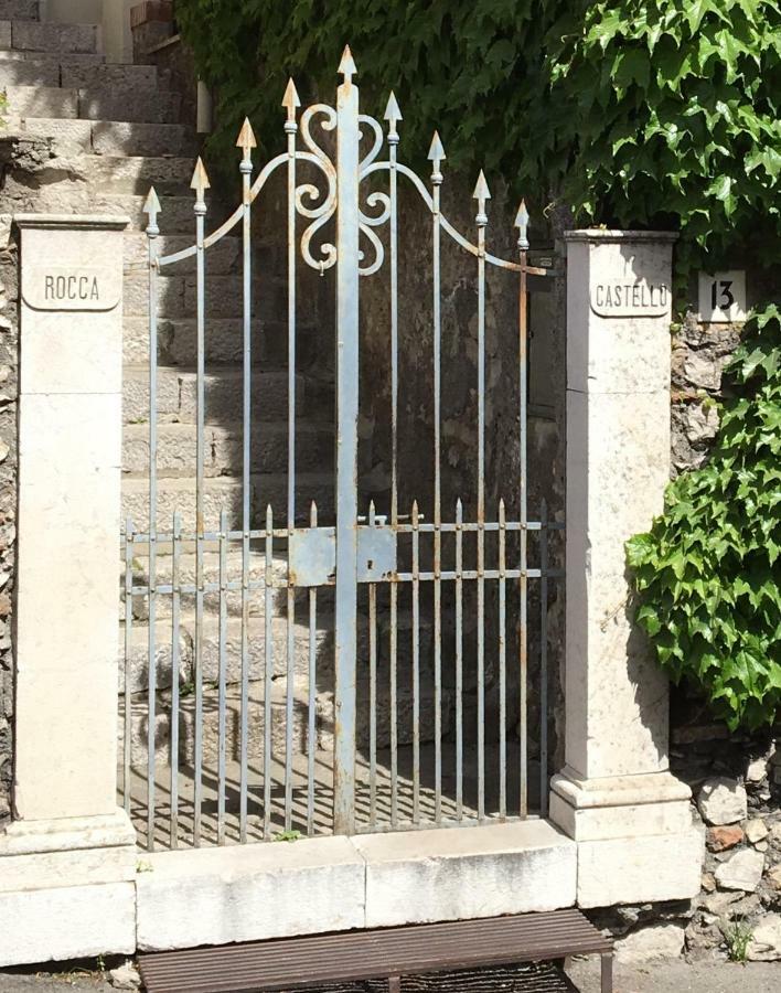 タオルミーナ Rocca Castello Bed & Breakfast エクステリア 写真