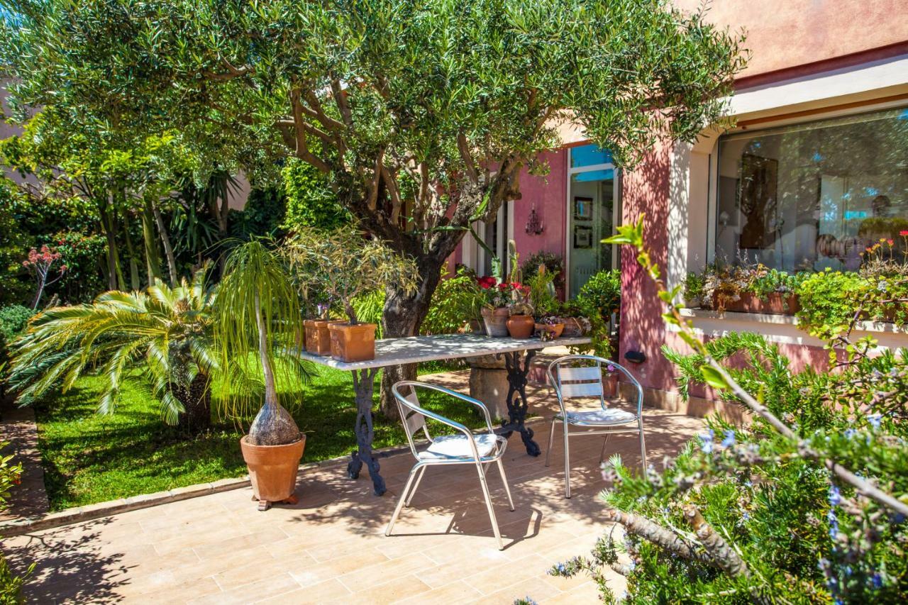 タオルミーナ Rocca Castello Bed & Breakfast エクステリア 写真