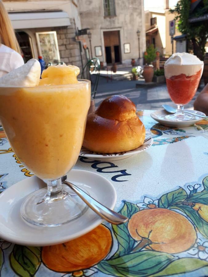 タオルミーナ Rocca Castello Bed & Breakfast エクステリア 写真